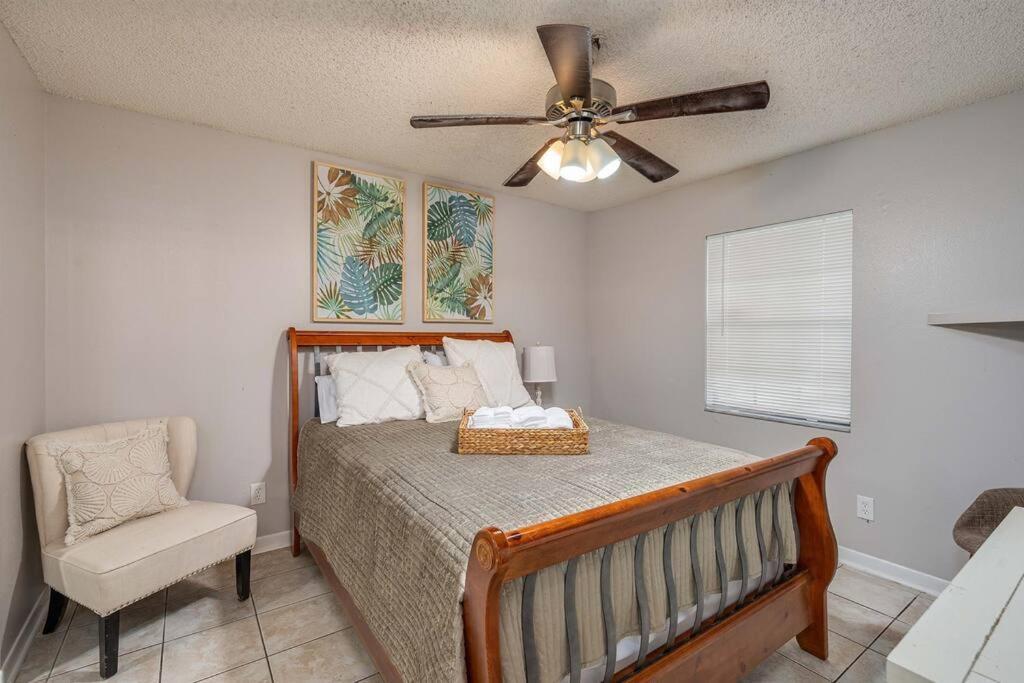 King Bed Suite, Fireside Hot Tub, Gameroom Auburndale Exterior foto