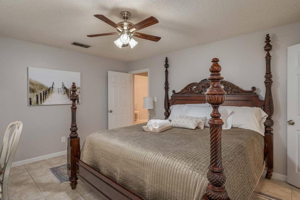 King Bed Suite, Fireside Hot Tub, Gameroom Auburndale Exterior foto